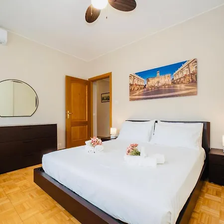 Domusky Attico - 8 Piano * Řím